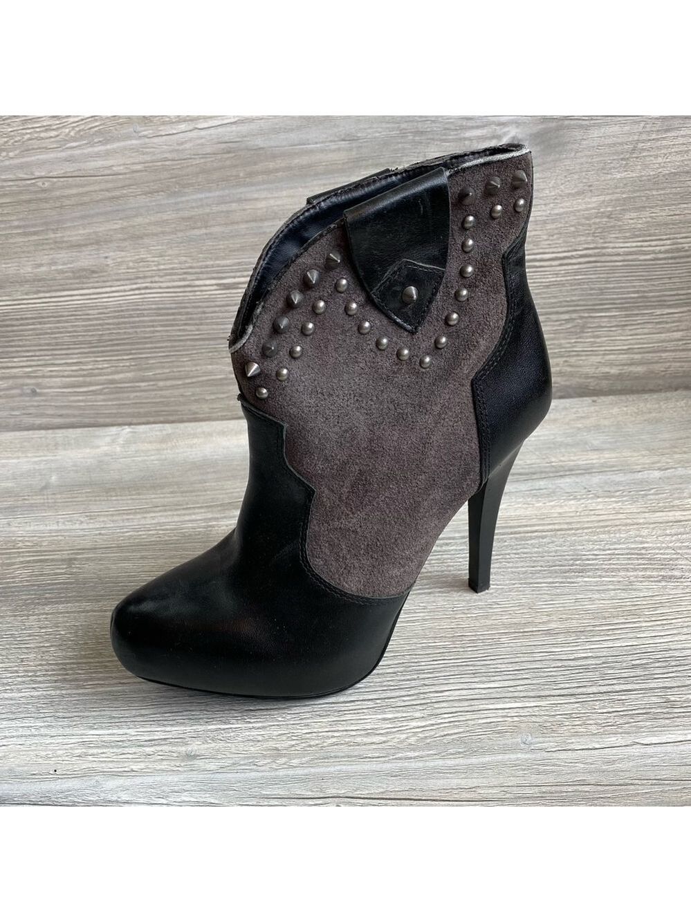 Black & grey studded riveted stiletto ankle bootie Fergie leather Gordon size 6